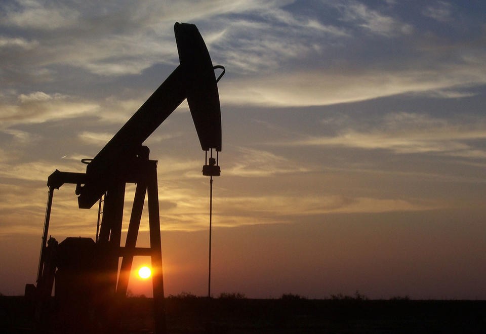 اثر ریزش قیمت نفت بر ارز و سهام | بورس تهران با بورس‌های عربی همراه می‌شود؟